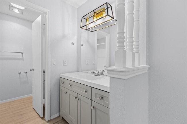 Building Photo - 618 Rollingway Dr