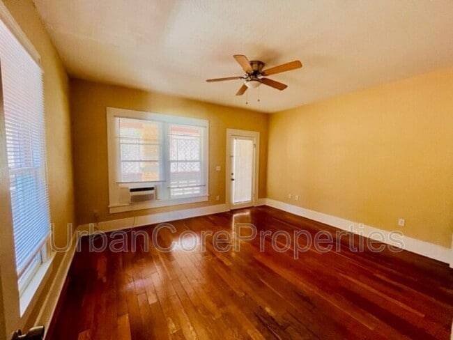 Building Photo - Sunkist Apartments