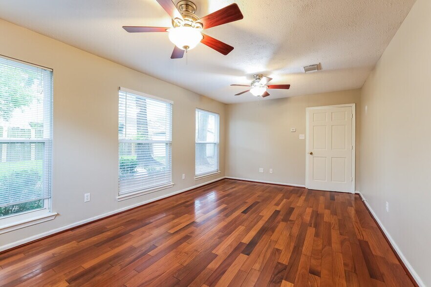 Building Photo - 3810 Village Well Dr