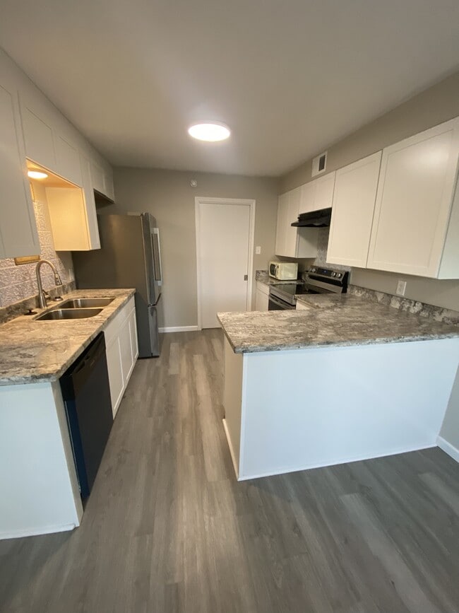 Building Photo - 992 Park Meadow Dr