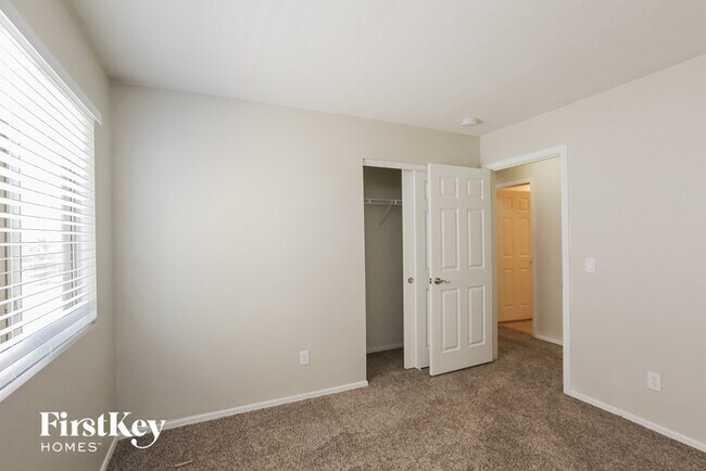 Building Photo - 3141 W Sunland Ave