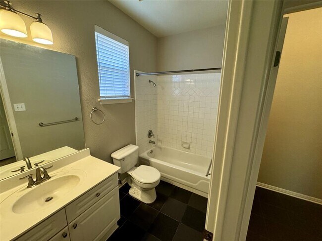 Building Photo - 1507 Avery Elissa Ln