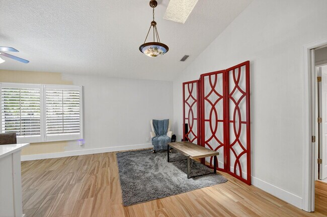 Building Photo - 2700 Yarmouth Dr