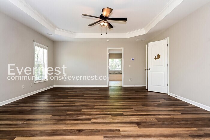 Building Photo - 6138 Golf View Crossing