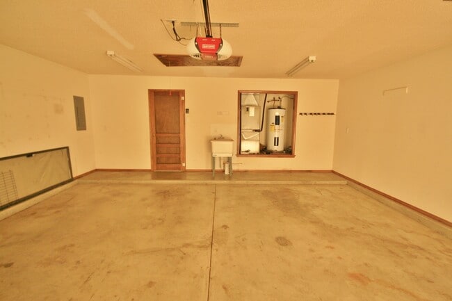 Building Photo - 3 Bed 2 Bath Home in Zia School District!