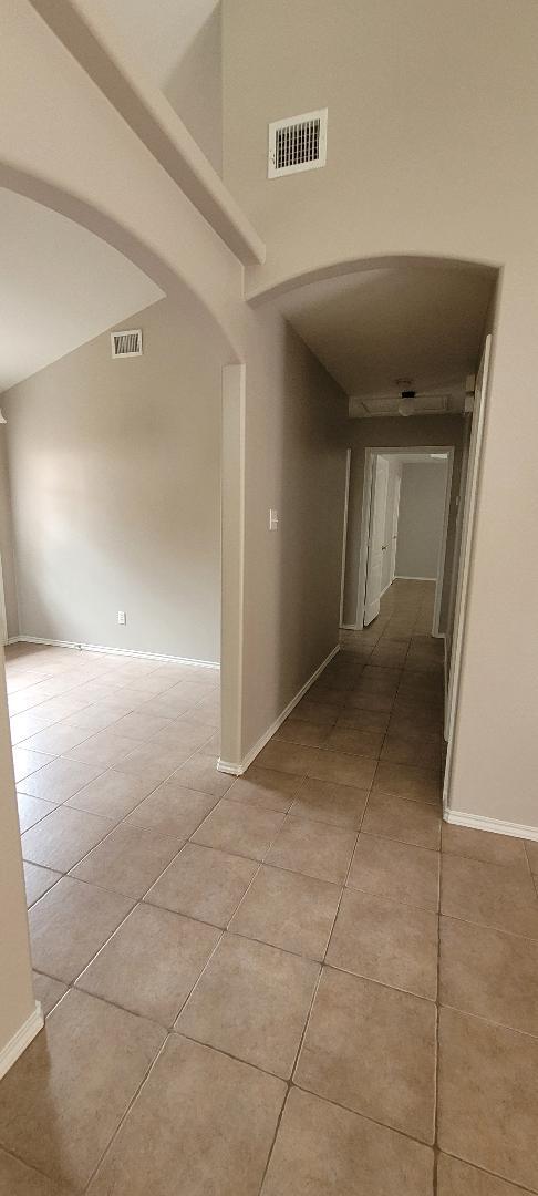 Building Photo - 624 DFW Dr