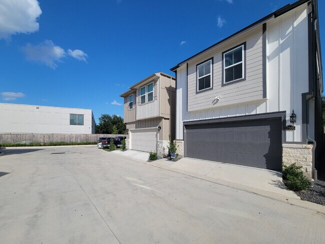 Building Photo - 3 Bed Home for Rent in Park Row Village West | Houston TX 77084