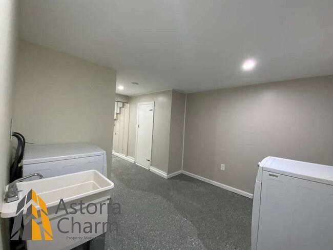 Building Photo - 3 Bedroom 1.5 Bath Baltimore Home with Finished Basement and Fenced Yard
