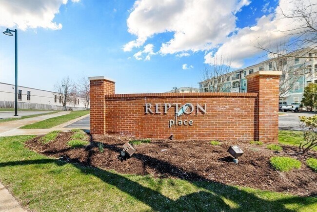 Building Photo - 4 Repton Cir