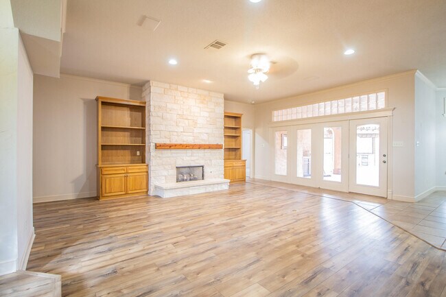 Building Photo - 5402 158th St