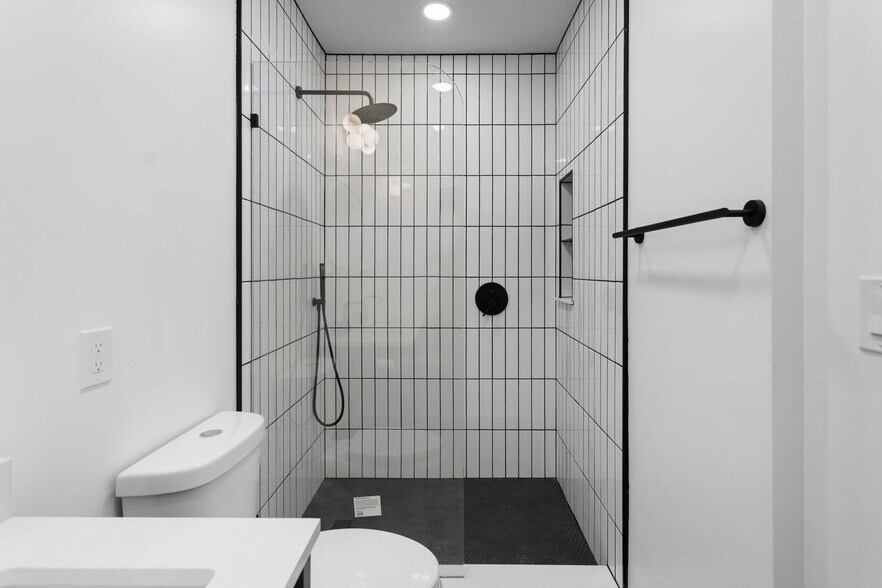 Master Bath - 2035 Forbes Ave