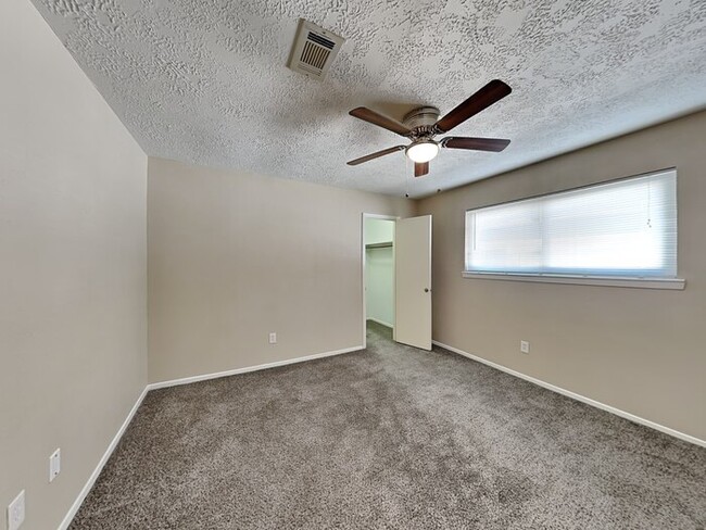 Building Photo - 2855 Pilgrims Point Dr