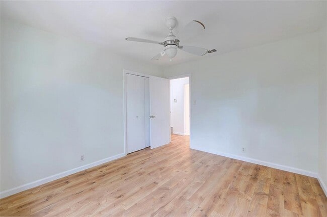 Building Photo - 8835 Tallwood Dr