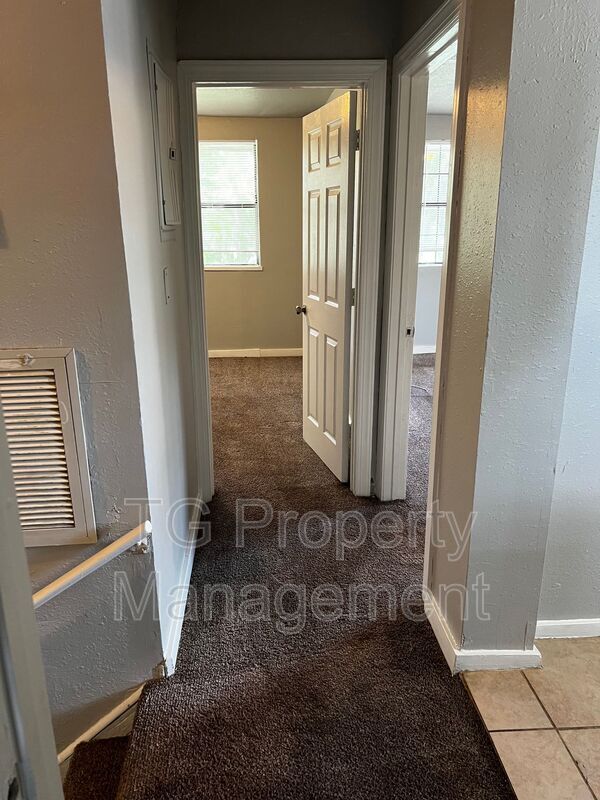 Building Photo - 2821 Moncrief Rd