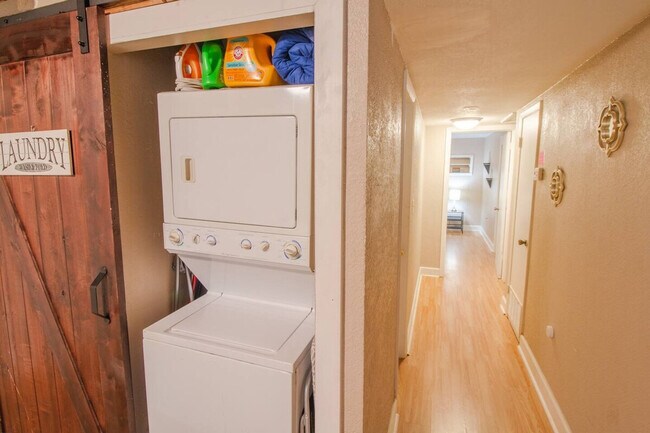 Building Photo - 1324 Catalpa Ln