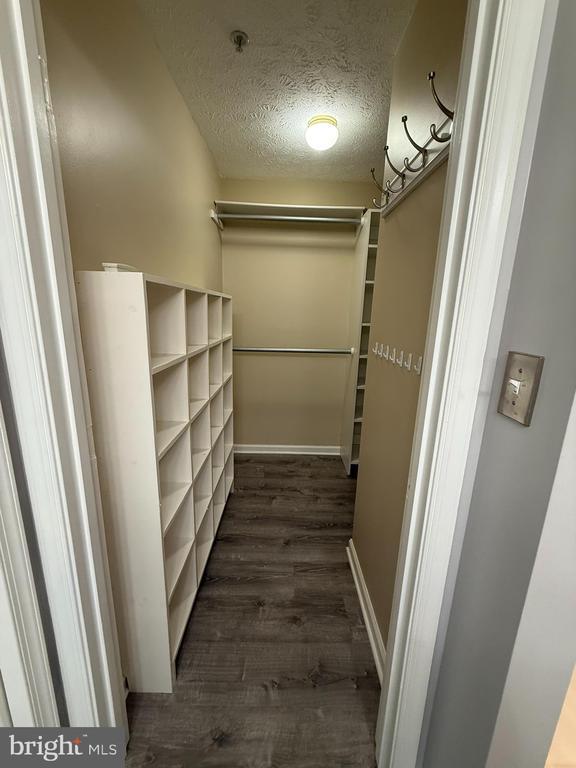 Building Photo - 1064 Jeanett Way