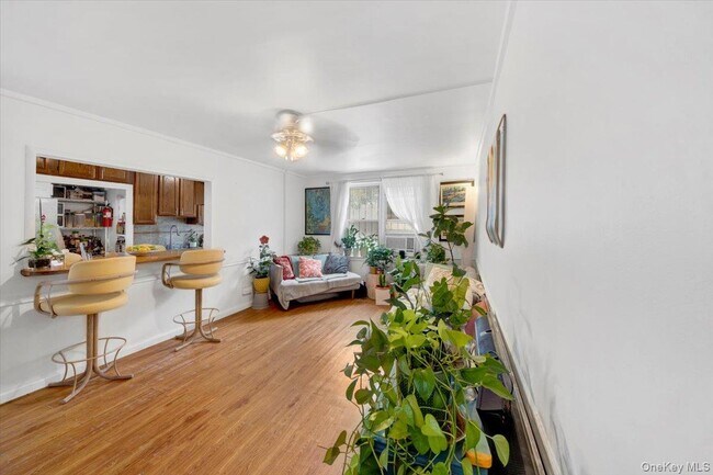 Building Photo - 2630 Kingsbridge Terrace