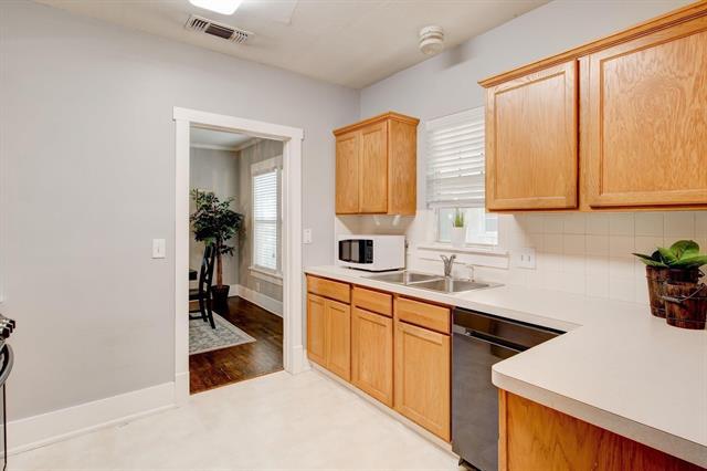 Building Photo - 2561 Rogers Ave