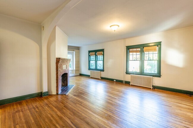 Building Photo - 213 Todd Ave