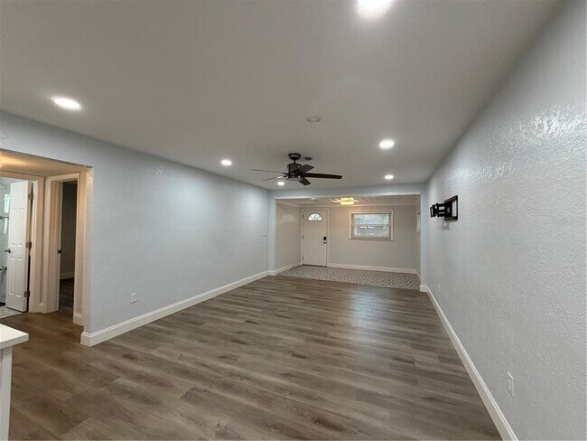 Building Photo - 1947 Chenango Ave