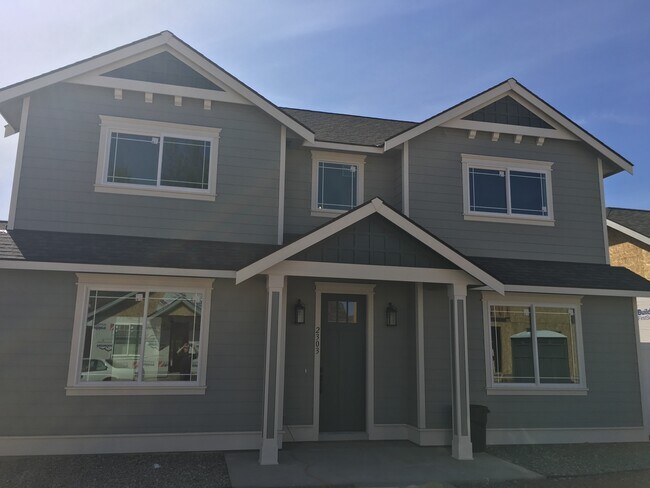 Building Photo - 2303 Landon Ln