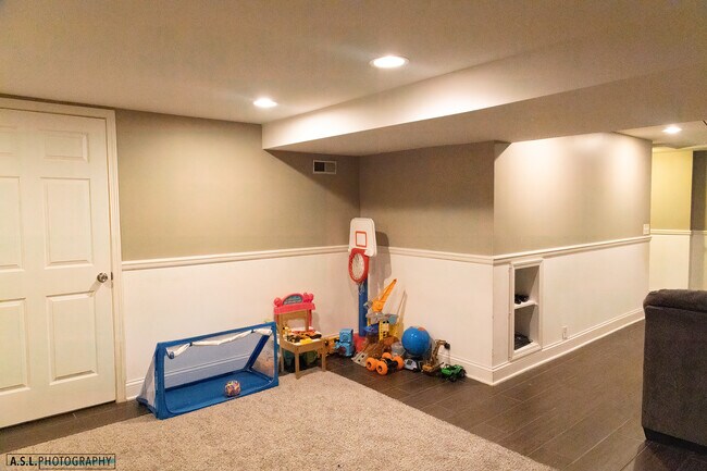 Building Photo - 251 Millington Ln