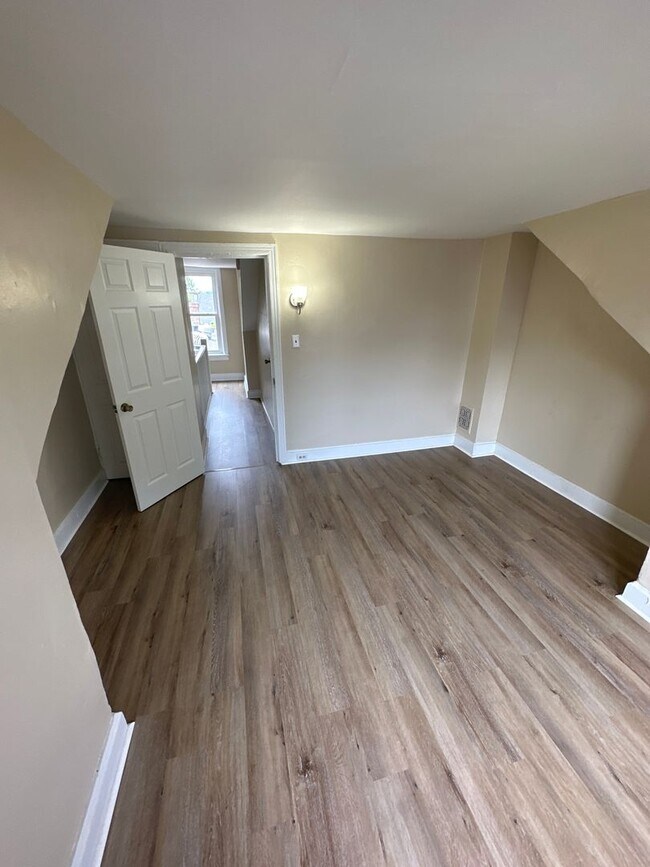 Building Photo - Spacious 4-bedroom uptown Harrisburg