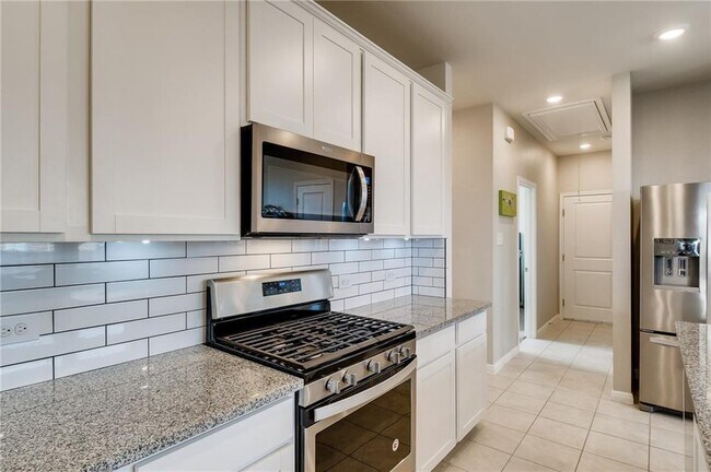 Building Photo - 14225 Fallsprings Way