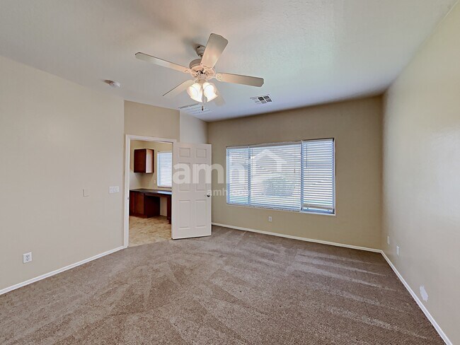 Building Photo - 850 W Vineyard Plains Dr