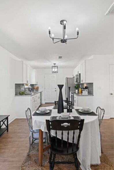 Building Photo - 629 Spencer Ave