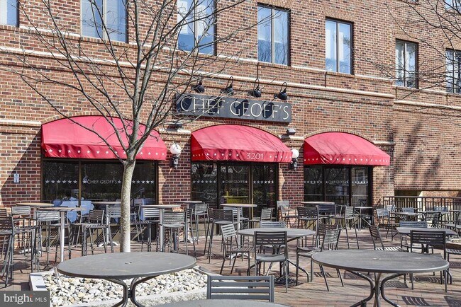 Building Photo - 4201 CATHEDRAL Ave NW