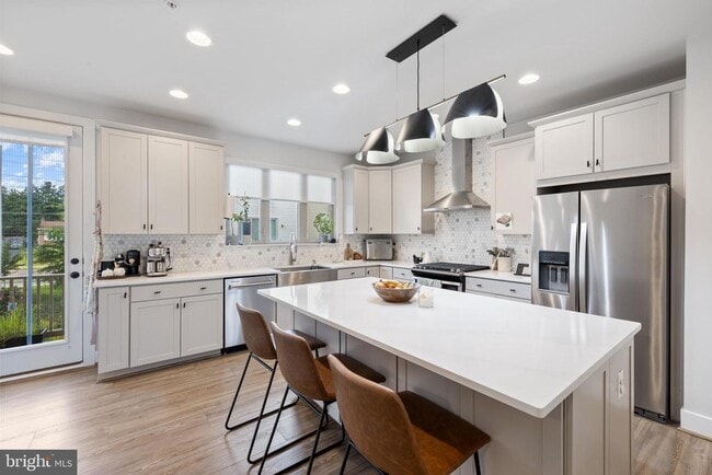 Building Photo - 5056 Oakmoore Dr