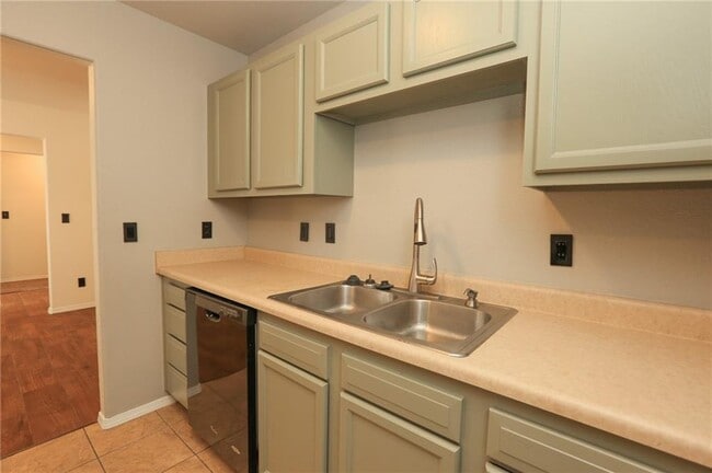 Building Photo - 900 SW River Rock St