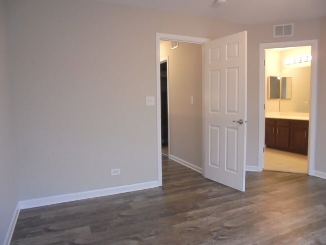 Building Photo - 674 Lincoln Station Dr