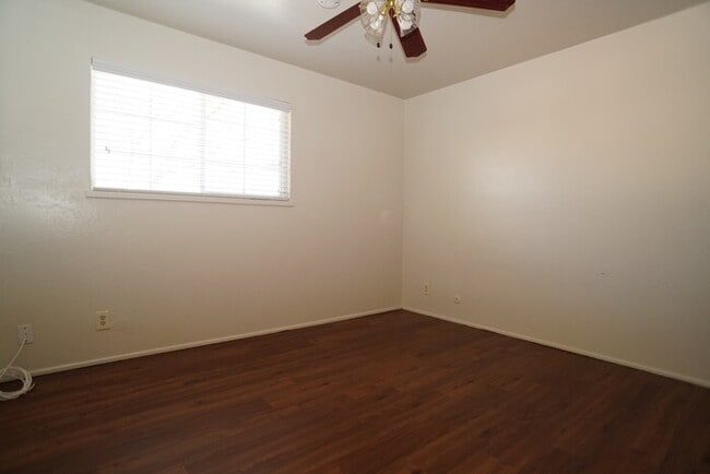 Building Photo - Cute 2 bedroom, 1 bath in Carmichael!