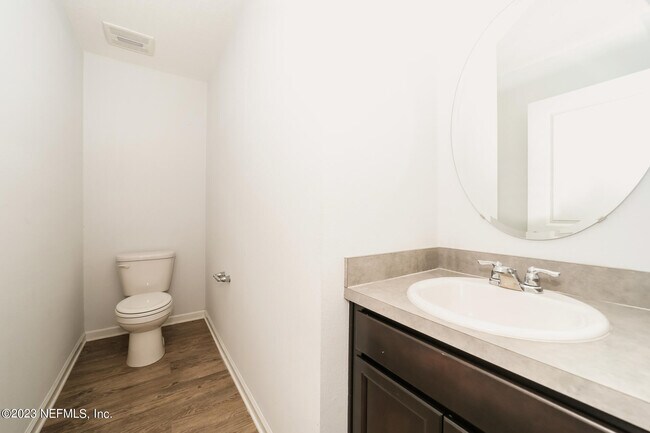 Building Photo - 512 Eiseman Wy