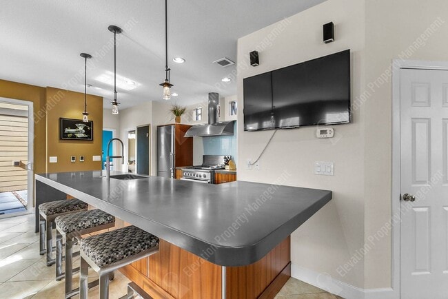 Building Photo - **UNFURNISHED** Charming and unique 2 BR in an upscale west Bend neighborhood