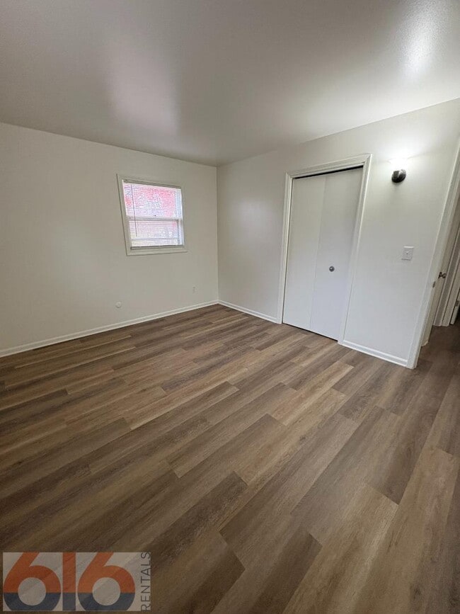 Building Photo - 630 56th St SE