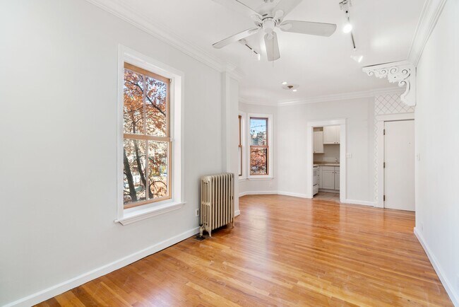 Building Photo - 17 Cazenove St