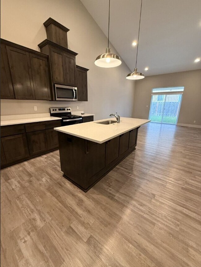 Building Photo - 3 Bed 2 Bath - Sublimity Duplex