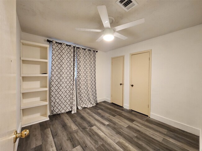 Building Photo - 8327 Bird Run Dr