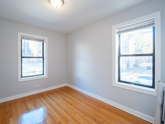 Building Photo - 6439 N Hamilton Ave