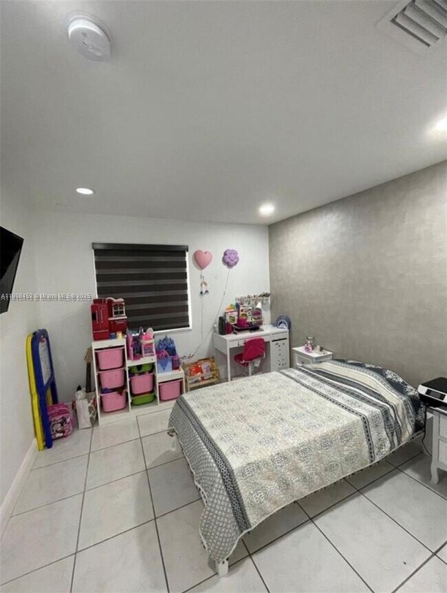 Building Photo - 21045 SW 124th Ave Rd