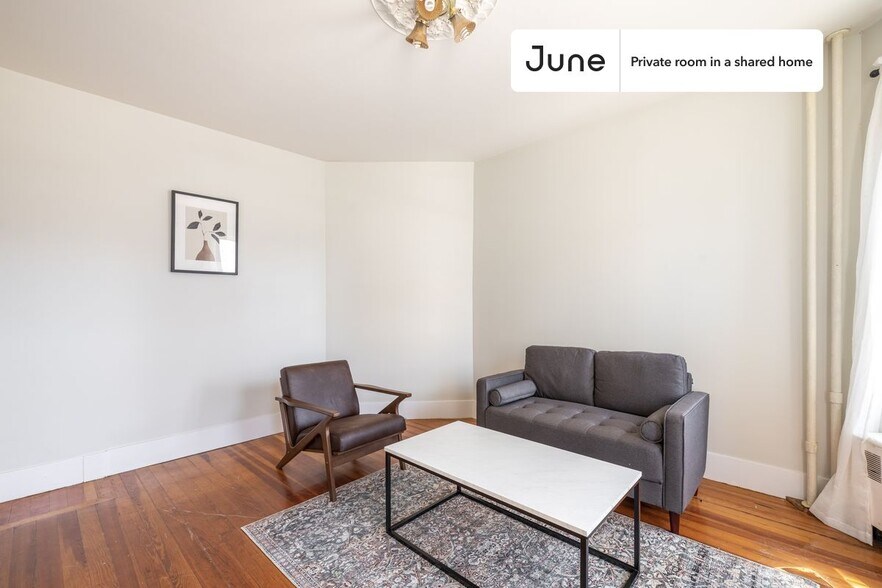 Building Photo - Room in Shared 4 bed/1 bath home