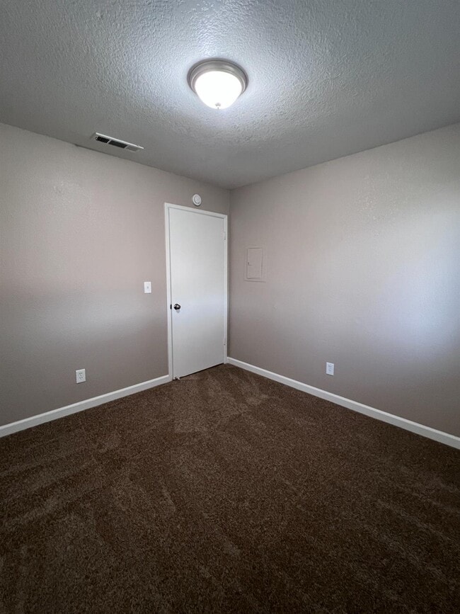 Building Photo - 1262 N Marks Ave