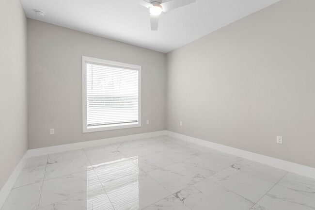 Building Photo - 12 Wheeler Ln