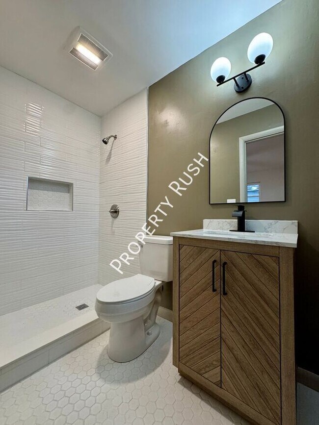 Building Photo - 3906 Forest Highland Cir