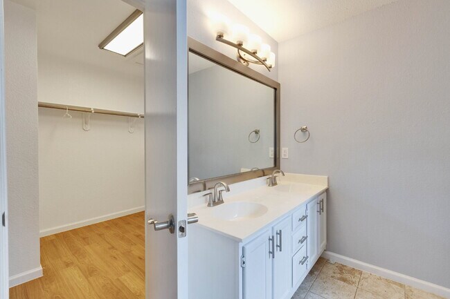 Building Photo - "Charming 3-Bedroom Cedar Park Home with 2...