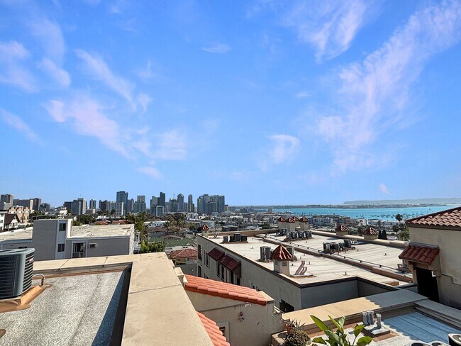 Building Photo - Stunning 2BD/2BA Condo in Bankers Hill W/ ...