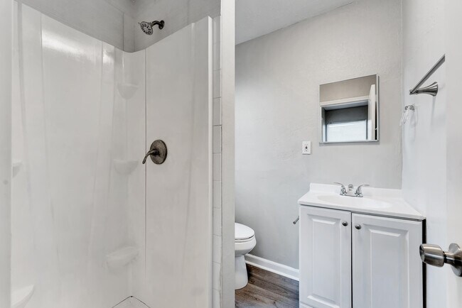 Building Photo - 172 W 15th St